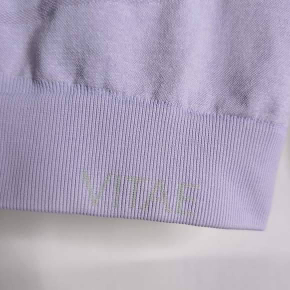 Vitae Apparel Energy Seamleaa Long Sleeve Crop Top in Acai Purple, Size M - Picture 3 of 7
